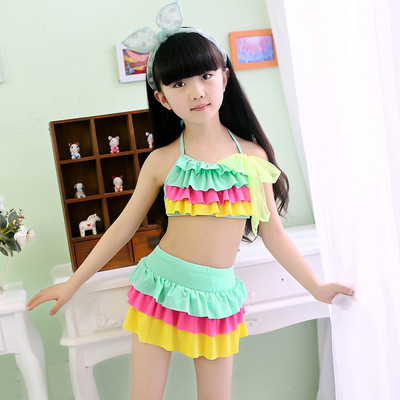 Laste ujumistrikoo kaks mudelit kahes osas ja tervikuna