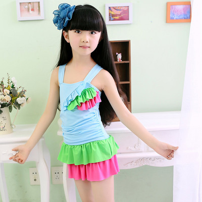 Laste ujumistrikoo kaks mudelit kahes osas ja tervikuna