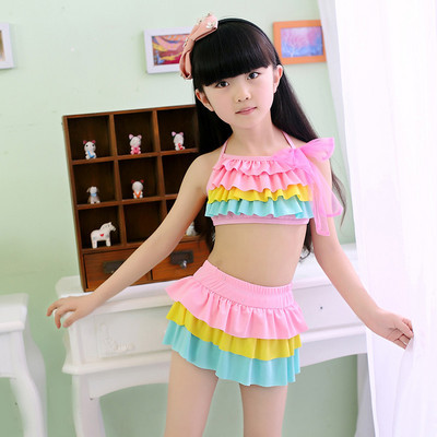 Laste ujumistrikoo kaks mudelit kahes osas ja tervikuna