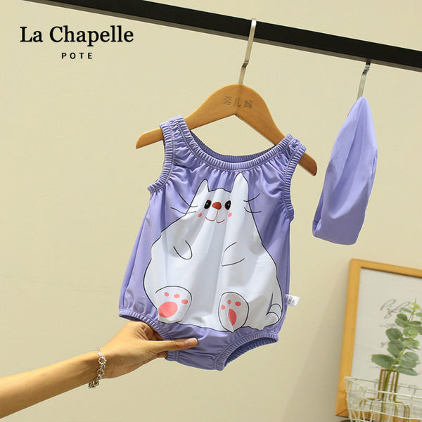 Novi model cijelog kupaćeg kostima sa 3D elementom i aplikacijom za djevojčice