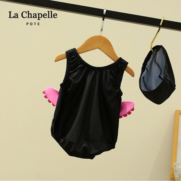 Novi model cijelog kupaćeg kostima sa 3D elementom i aplikacijom za djevojčice