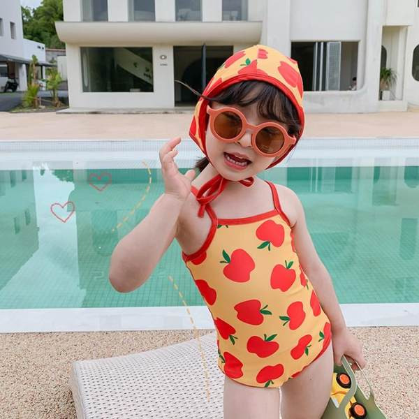 Peenikeste rihmadega laste ujumistrikoo-tüdrukutele