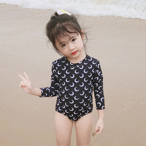 Детски бански в бял и черен цвят