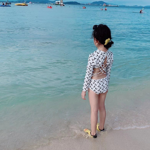 Детски бански в бял и черен цвят 