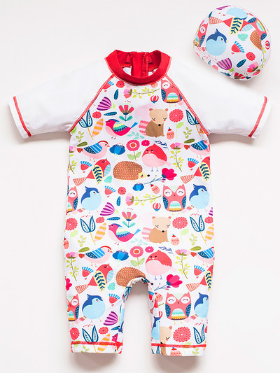 Uus mudel lukuga täis ujumistrikoo