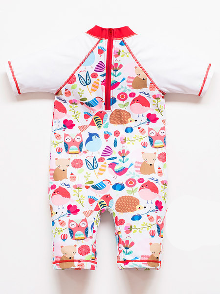 Uus mudel lukuga täis ujumistrikoo