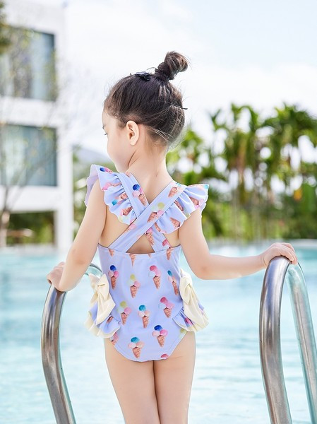 Paksude rihmade ja värvilise aplikatsiooniga laste täisujumistrikoo