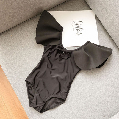 Laste lokkide ja paelaga täisujumistrikoo