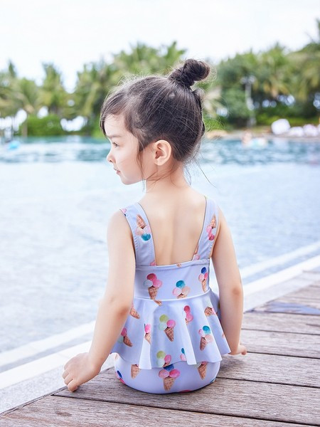 Laste kaheosaline laiade rihmade ja paelaga ujumistrikoo