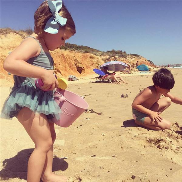 Terve laste ujumistrikoo lokkidega tüdrukutele