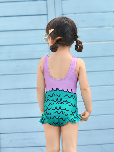 Laste täisujumistrikoo värvilise aplikatsiooniga