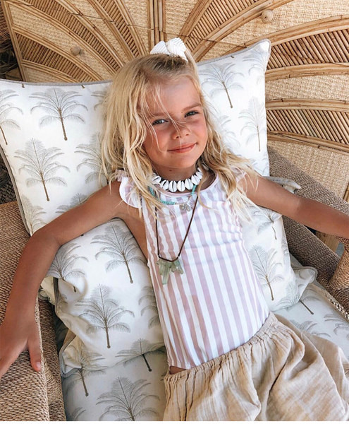 Dječji kupaći kostim na pruge u bež boji