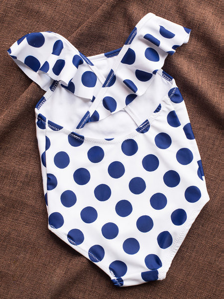 Uut mudelit täis täppidega ujumistrikoo tüdrukutele