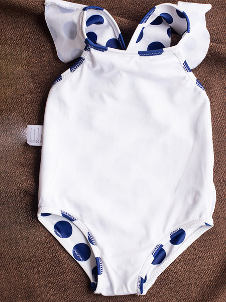 Uut mudelit täis täppidega ujumistrikoo tüdrukutele