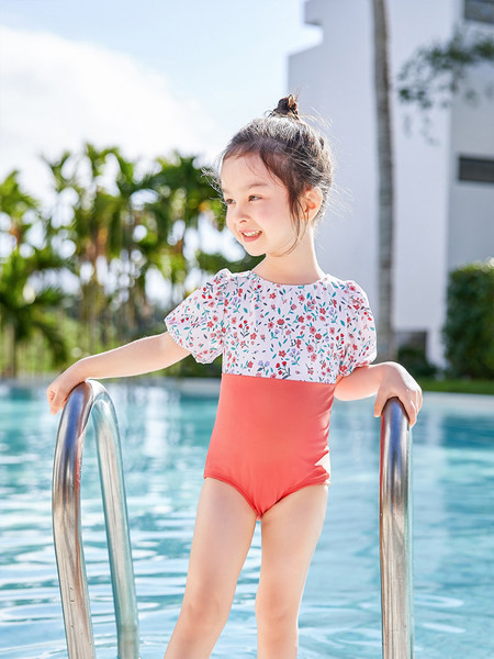 3/4 varrukatega ja lillemotiividega laste täisujumistrikoo