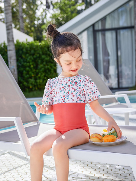 3/4 varrukatega ja lillemotiividega laste täisujumistrikoo