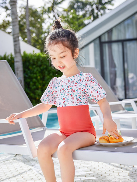 3/4 varrukatega ja lillemotiividega laste täisujumistrikoo