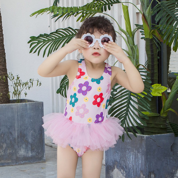 Lillemustriga laste täisujumistrikoo