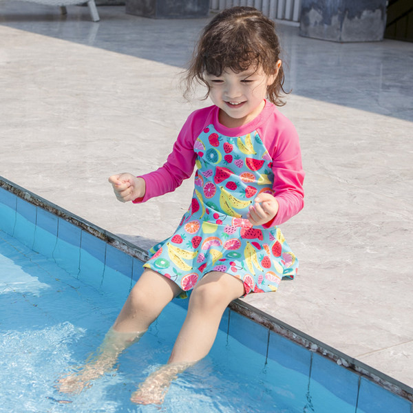 Kolmeosaline tüdrukutele sobiv laste ujumistrikoo