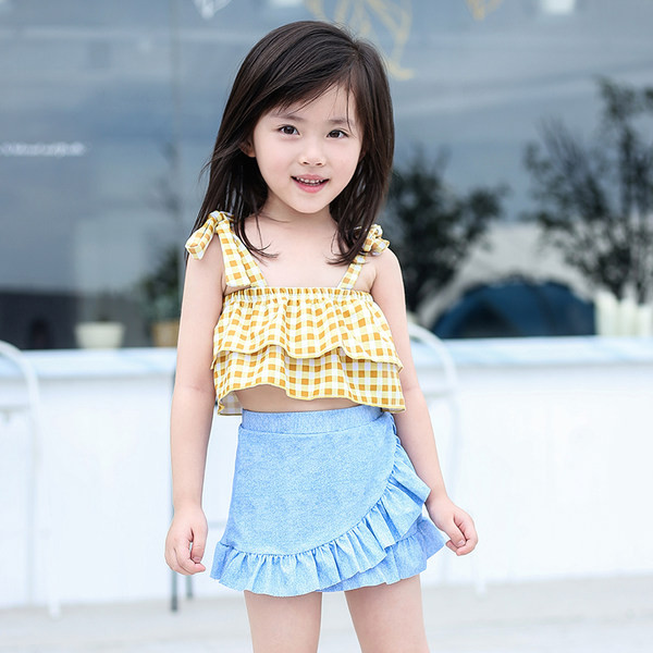 Moekas tüdrukute ujumistrikoo, kaheosaline tops ja lokkidega seelik