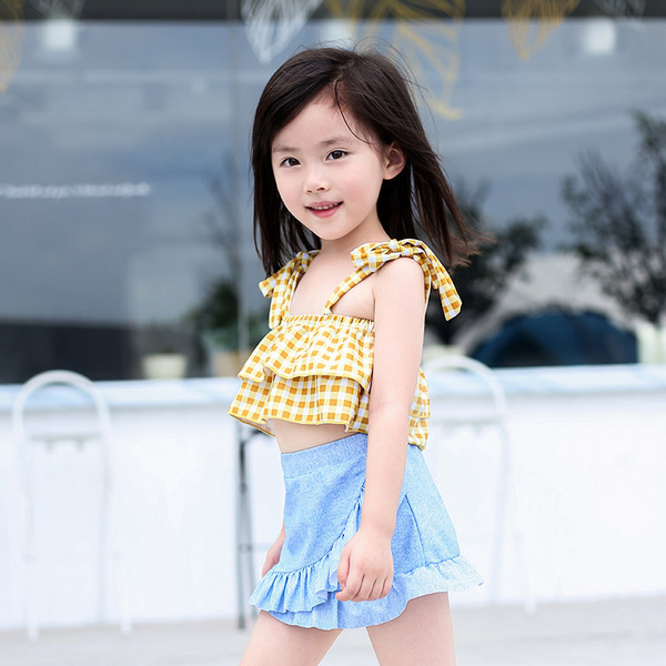 Moekas tüdrukute ujumistrikoo, kaheosaline tops ja lokkidega seelik