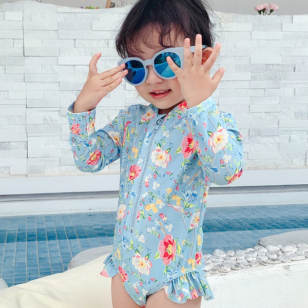 Neljas värvitoonis värvirakendusega laste ujumistrikoo