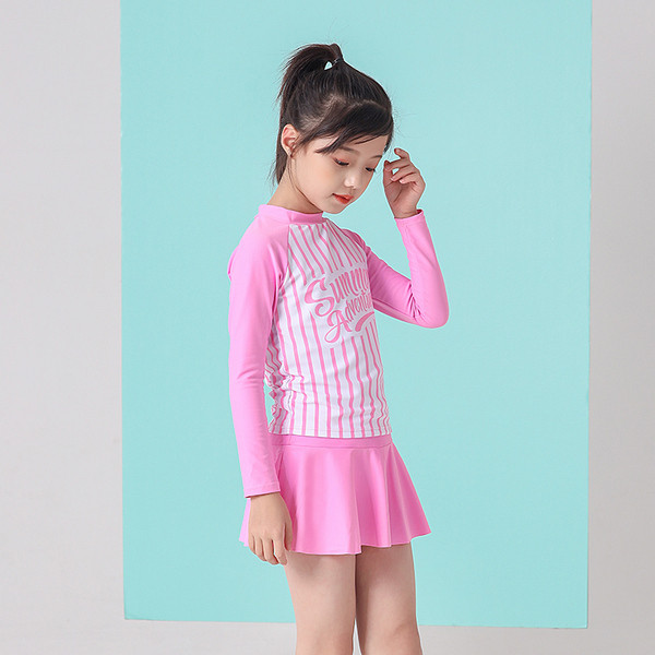 Детски цял бански с дълъг ръкав и надпис 