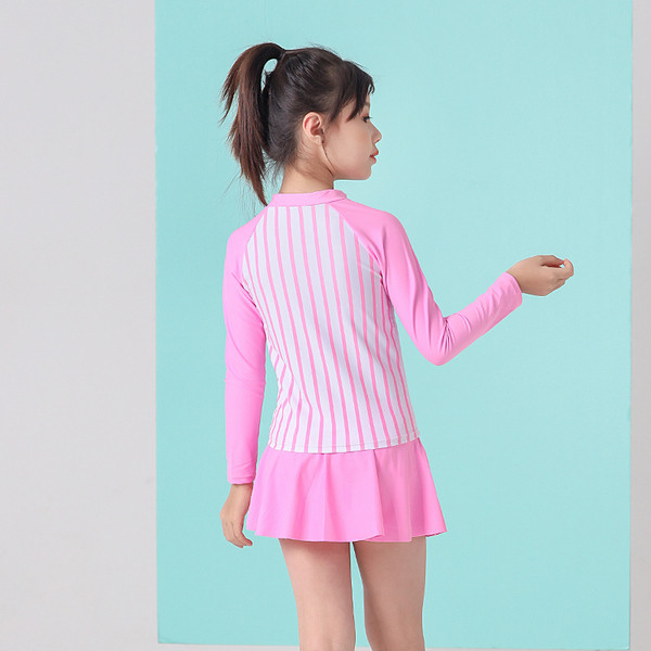 Детски цял бански с дълъг ръкав и надпис 