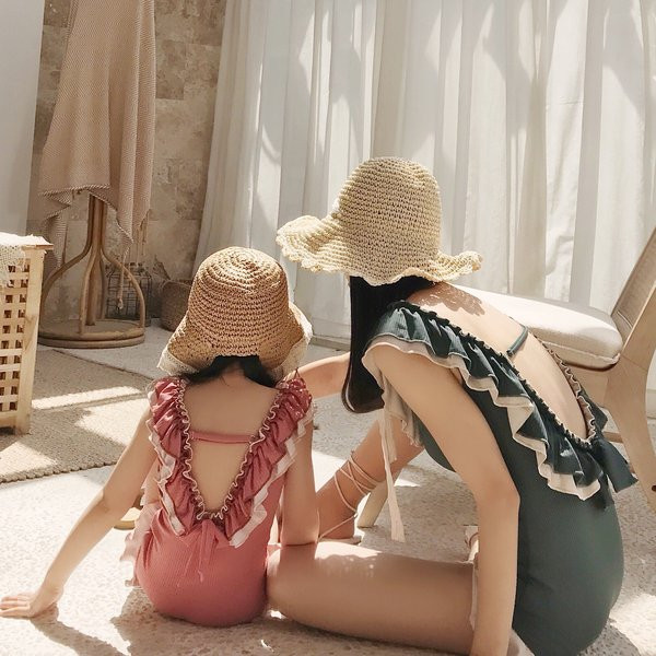 Terve laste lokkidega ujumistrikoo tüdrukutele