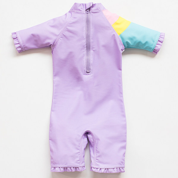 Täielik värvilise aplikatsiooniga ujumistrikoo tüdrukutele