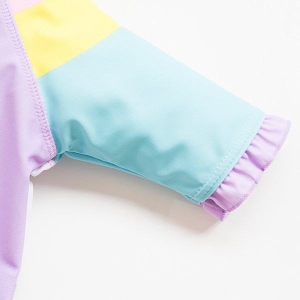 Täielik värvilise aplikatsiooniga ujumistrikoo tüdrukutele