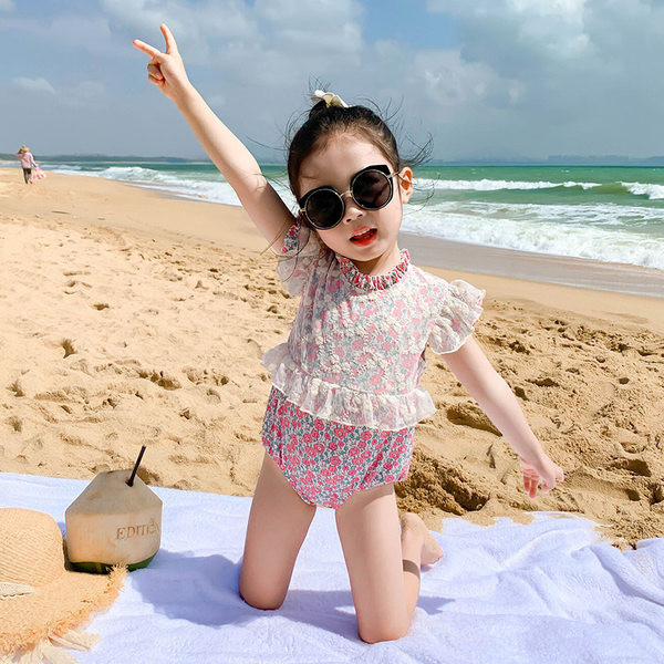 Moekas lokkide ja lillemustriga terve laste ujumistrikoo tüdrukutele