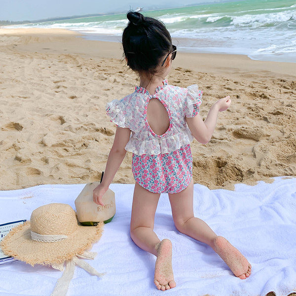 Moekas lokkide ja lillemustriga terve laste ujumistrikoo tüdrukutele