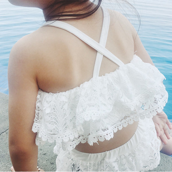 Peenikeste rihmade ja pitsiga kaheosaline laste ujumistrikoo