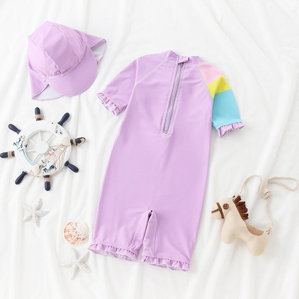 Слънцезащитен бански костюм с еднорог