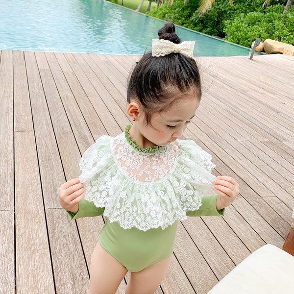 Pikkade varrukate ja pitsiga laste täisujumistrikoo