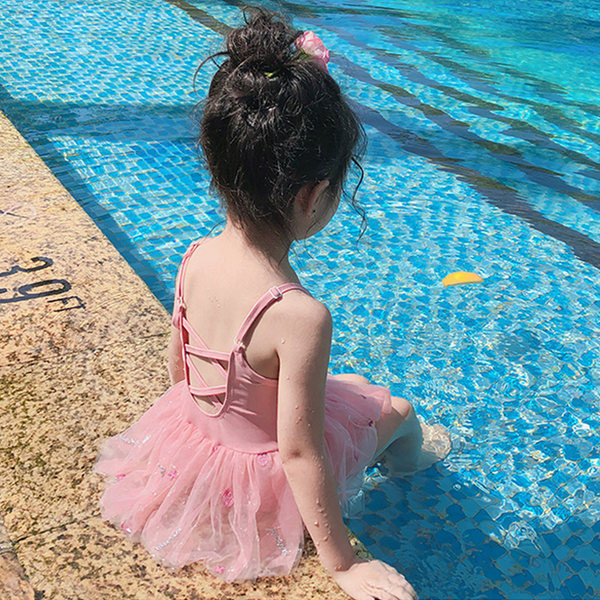 Dječji kupaći kostim s tankim naramenicama i tuljanom suknjom