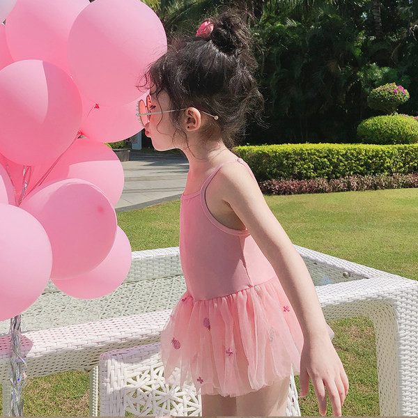 Dječji kupaći kostim s tankim naramenicama i tuljanom suknjom