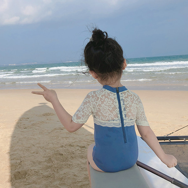 Dječji kupaći kostim s čipkastim rukavima