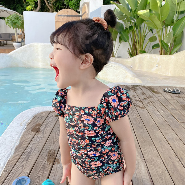 Moderan cijeli kupaći kostim s cvjetnim uzorkom i puf rukavima