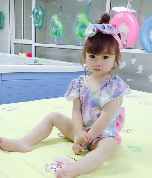 Sillega värvides laste ujumistrikoo