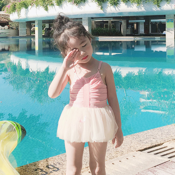 Peenikeste rihmade ja tihendiseelikuga laste ujumistrikoo