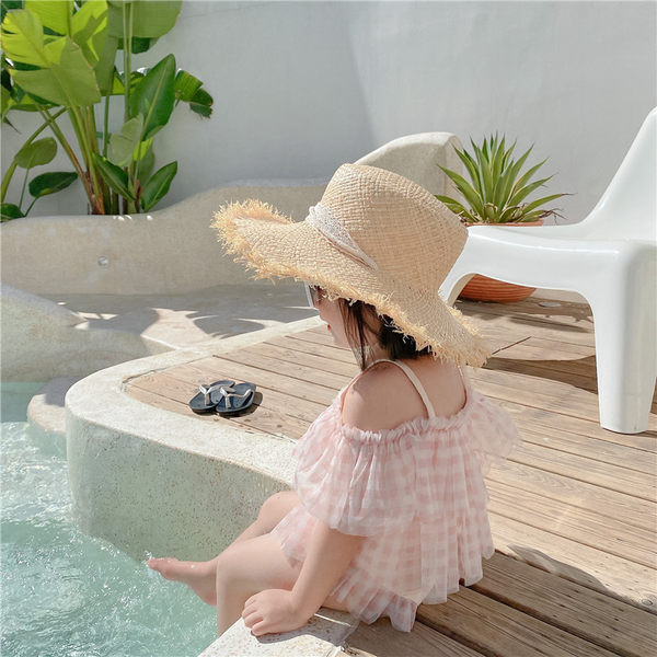 Kaheosaline õhukeste rihmade ja pitsiga ujumistrikoo tüdrukutele