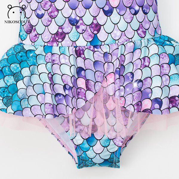 Нов модел цветен бански костюм за момичета