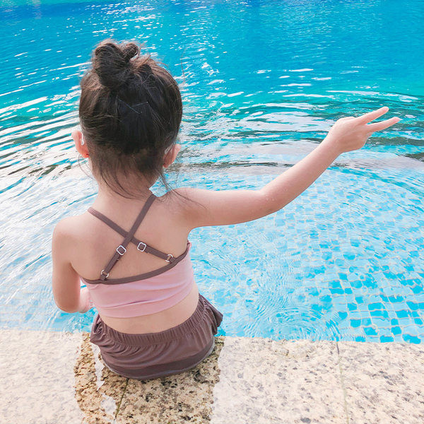 Kaheosaline ujumistrikoo tüdrukutele