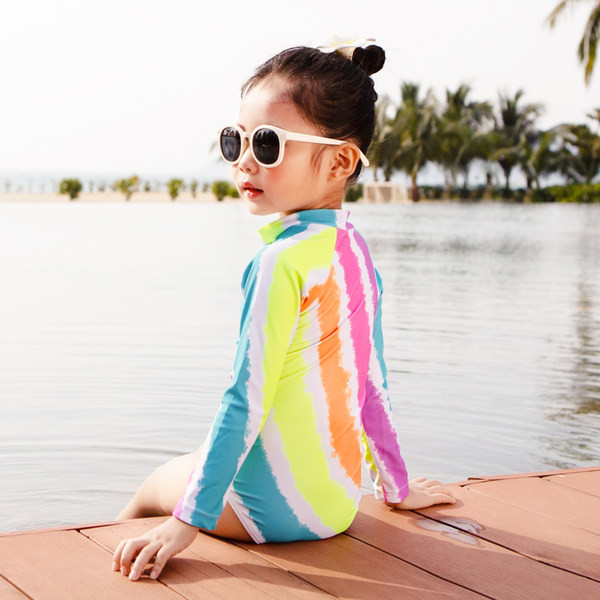 Laste täisujumistrikoo pikkade varrukate ja lukuga