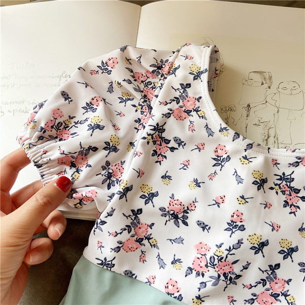 Lillemotiivide ja lipsudega täielik laste ujumistrikoo