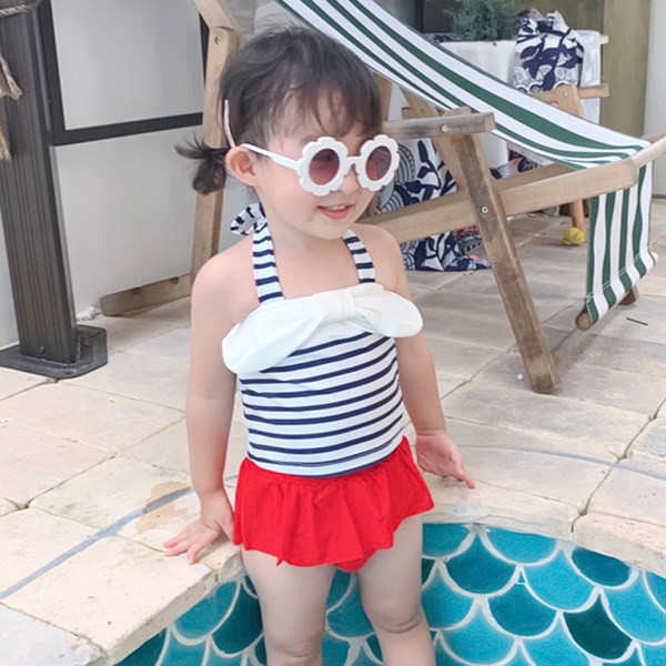 Laste kolmeosaline lipsudega ujumistrikoo