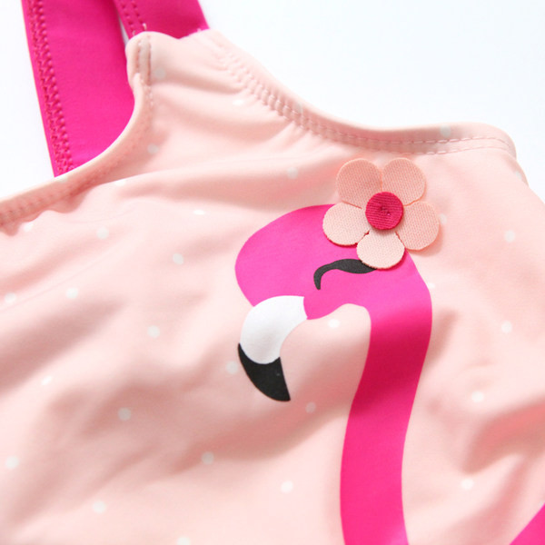 Roosa värvi ja aplikatsiooniga laste ujumistrikoo