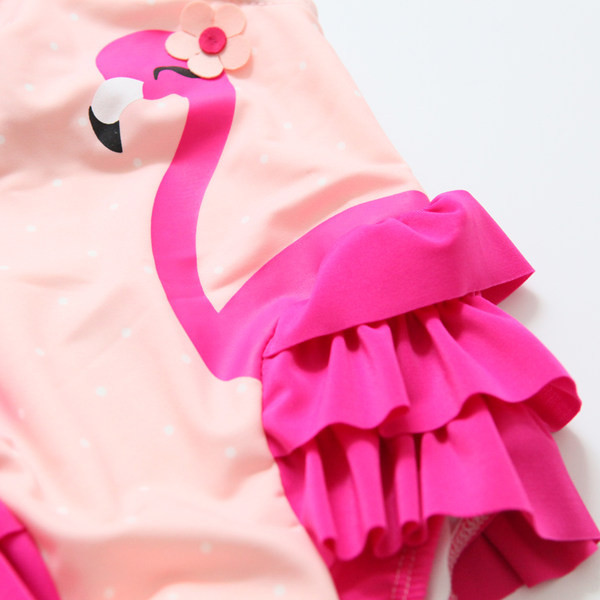 Roosa värvi ja aplikatsiooniga laste ujumistrikoo